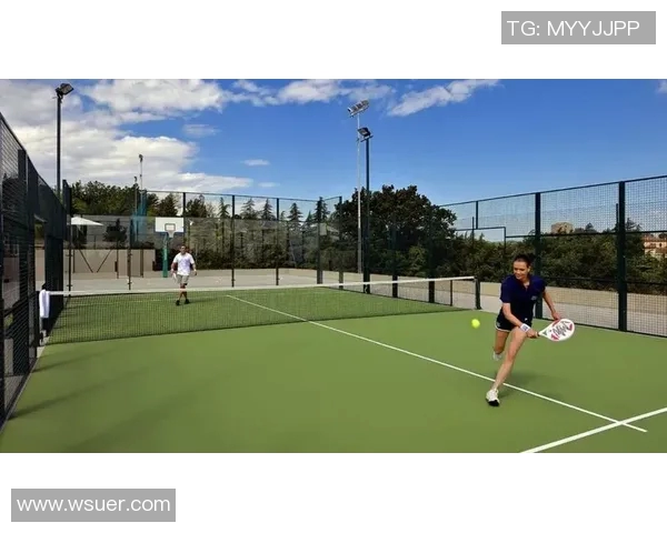 足球明星的假日生活趣事漫画展现他们的休闲时光与独特魅力