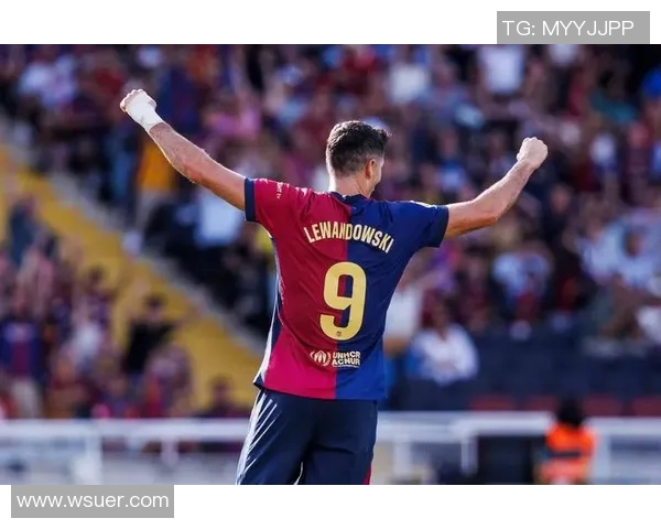 足球明星重返赛场引发热议复出消息震撼球迷期待新表现